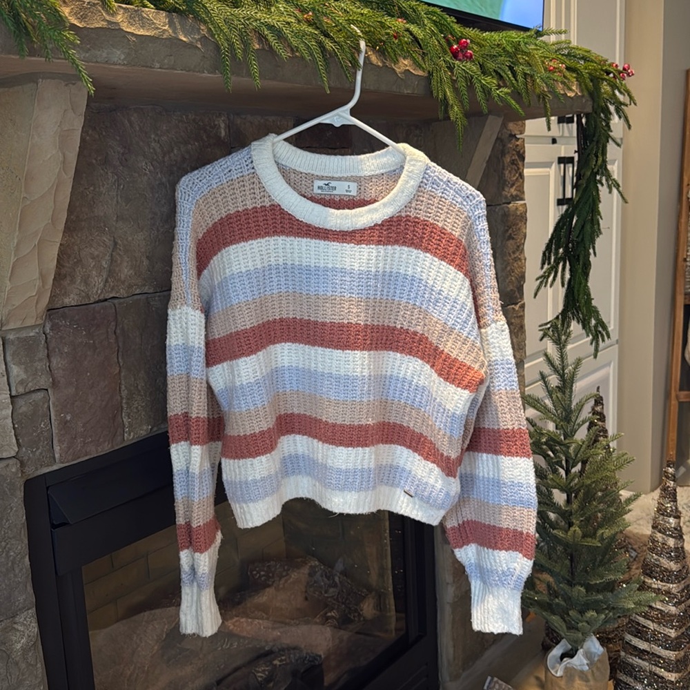 Hollister sweater
